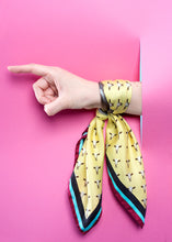 Nonchalant goat (yellow)